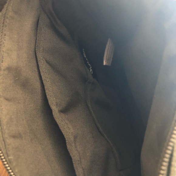 Calvin Klein logo flat crossbody adjustable straps - Picture 5 of 7